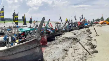 নিষেধাজ্ঞা উঠতেই ট্রলার-জাল নিয়ে প্রস্তুত জেলেরা