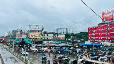 মানিকগঞ্জে দুই দিনের বৃষ্টিতে জলাবদ্ধতা, থেমে গেছে জীবনের গতি