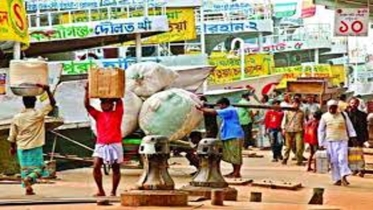সদরঘাটে কুলিদের দৌরাত্ম্য