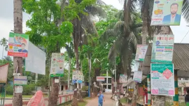 আগে পেরেক ঢুকিয়ে গাছ সুরক্ষায় পেরেক উত্তোলন কর্মসূচি পালন করলেন ইউএনও!