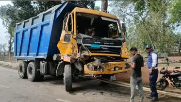 লালমনিরহাটে ট্রাকের ধাক্কায় ১৫ পুলিশ সদস্য আহত
