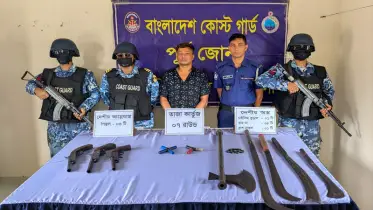 অস্ত্রসহ ধরা পড়লেন মহেশখালীর ভয়ংকর সন্ত্রাসী
