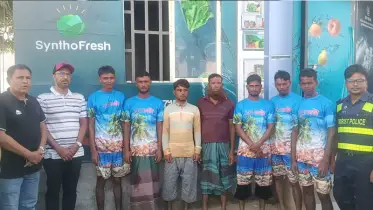 ৩০ কিলোমিটার গভীর সমুদ্রে ভাসছিলেন জেলেরা, জীবিত উদ্ধার