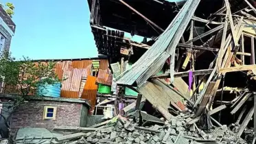 জম্মু-কাশ্মীরে বিস্ফোরণে গুঁড়িয়ে দেওয়া হলো সন্দেহভাজন সন্ত্রাসীর বাড়ি