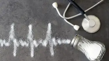 অতিরিক্ত লবণ: উচ্চ রক্তচাপের ঝুঁকি বাড়ায়, আবার কম খেলেও হতে পারে প্রাণ