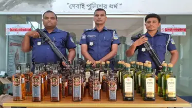 নালিতাবাড়ীতে চোরাকারবারিকে ধাওয়া করে ভারতীয় মদ উদ্ধার, পিকআপ আটক