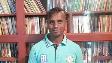 দিনমজুর জয়নাল আবেদীনের স্বপ্ন, কুড়িগ্রামের প্রত্যন্ত গ্রামে গড়েছেন পাঠাগার