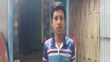 দারিদ্র্যতাকে জয় করে জিপিএ-৫ পেয়েছে সুব্রত, কলেজে ভর্তি নিয়ে অনিশ্চয়তায় পরিবার