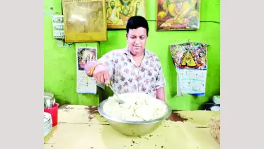 নাটোর  লোভনীয় কাঁচাগোল্লা ও রহস্যময়ী বনলতা