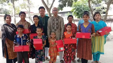 সেফহোমে খেলনা, খাবার আর ভালোবাসা, ‘বাবা’ হয়ে এলেন ওসি রাকিবুল