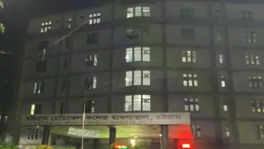 একই দরজা, দুই প্রান্ত: চট্টগ্রাম মেডিকেল কলেজ হাসপাতালে জীবনের গল্প