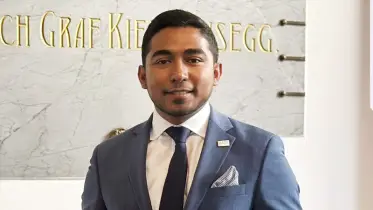 ভিয়েনায় ডিস্ট্রিক্ট কাউন্সিলর হিসেবে বাংলাদেশি নয়নের শপথ গ্রহণ