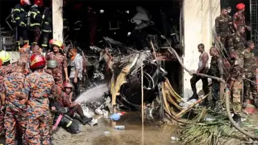 ‘জানালা দিয়ে তাকিয়ে দেখলাম  আকাশটা যেন আগুন হয়ে গেল’