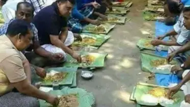 বিলুপ্তির পথে গ্রাম-বাংলার ঐতিহ্যবাহী কলা পাতায় খাবার খাওয়ার প্রচলন