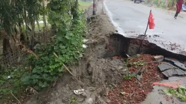 প্রবল বৃষ্টিতে ভেঙে যাচ্ছে তিস্তা ব্রিজের সংযোগ সড়ক