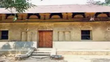 হারিয়ে যাচ্ছে ‘মাটির ঘর’