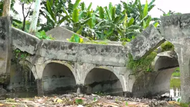 বেহাল সেতুর কারণে লক্ষাধিক মানুষের দুর্ভোগ, ঝুলে আছে দুই জেলার সংযোগ