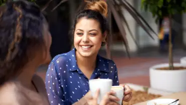 যে ৮টি আচরণ যা আপনাকে তাৎক্ষণিকভাবে আরও পছন্দনীয় করে তুলবে