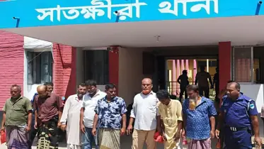 সাতক্ষীরায় জুয়ার আসর থেকে টাকা উদ্ধার, গ্রেফতার ৯ জুয়াড়ি