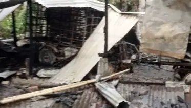 গ্যারেজে অগ্নিকাণ্ডে প্রায় অর্ধকোটি টাকার ক্ষয়ক্ষতি