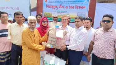 ঝিনাইদহে সাড়ে ৪ হাজার কৃষকের মাঝে বিনামূল্যে সার ও বীজ বিতরণ