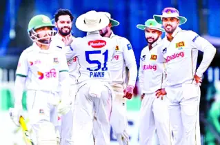 ইনিংস হারের শঙ্কায় বাংলাদেশ