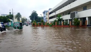 নোয়াখালীতে জলাবদ্ধতা পরিস্থিতির চরম অবনতি, অসহনীয় দুর্ভোগে বাসিন্দারা