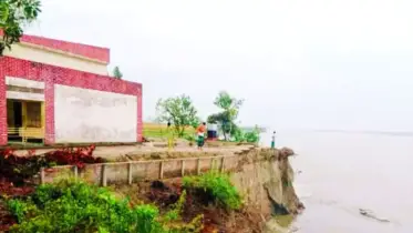 জামালপুরে যমুনার ভাঙনে ঘুম হারাম, স্কুল বাঁচানো অনিশ্চিত!