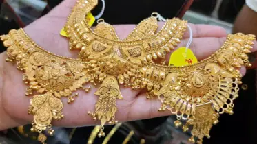 বাড়ছে সোনার দাম, এই মুহুর্তে বিনিয়োগ লাভজনক নাকি ঝুঁকিপূর্ণ?