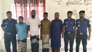 আমতলীতে চার ডাকাত গ্রেপ্তার, জেল হাজতে প্রেরণ
