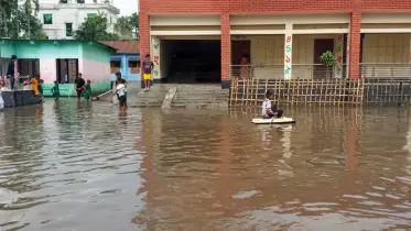 রংপুরে রাতভর বৃষ্টিতে নিম্নাঞ্চল প্লাবিত, জনদুর্ভোগ চরমে