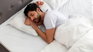 জেনে নিন খুব দ্রুত ঘুমিয়ে পড়ার ঘরোয়া কৌশল