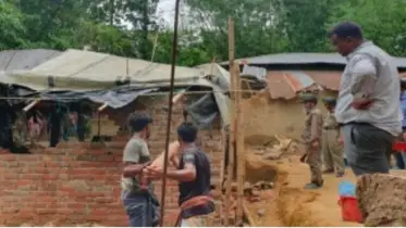 কক্সবাজারে বড় ধরনের দখলবিরোধী অভিযান, ভেঙে ফেলা হলো বাড়ি