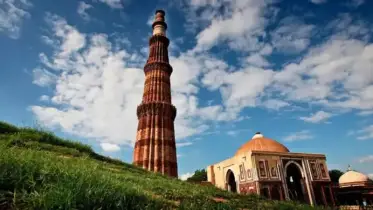 দিল্লির ঐতিহাসিক কুতুব মিনার আজও কেন বন্ধ?