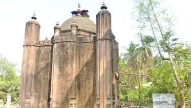 দেশের সবচেয়ে ছোট  এক গম্বুজ মসজিদ , যেখানে নামাজ আদায় করতে পারে মাত্র সাত জন