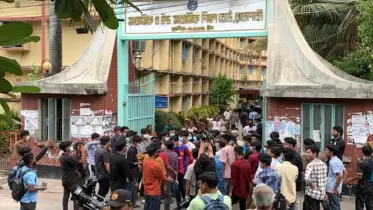 এইচএসসি পরীক্ষা পেছানোর দাবিতে রাজশাহীতে সড়ক অবরোধ