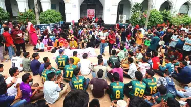 ৩৭ দফা দাবিতে শাটডাউন কর্মসূচি পালন করছে শিক্ষার্থীরা