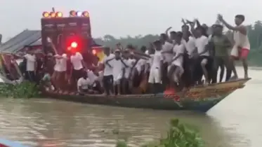 নৌকা ভ্রমণে অশ্লীল ডিজে নাচ, এলাকাবাসীর বেধড়ক পিটুনি