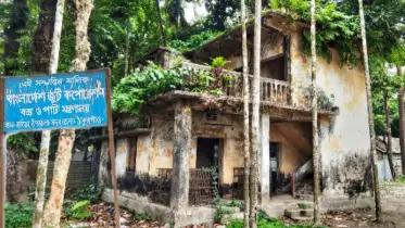 ঐতিহ্যবাহী জুট মিল এখন কেবলই একটি ধ্বংসস্তূপ