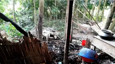 জমি নিয়ে বিরোধ: ঘরে আগুন দিয়ে দখলের চেষ্টা!