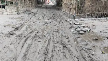 দীর্ঘদিন ধরে আশ্বাসেই ঝুলে আছে রাস্তা, দ্রুত সংস্কারের দাবি এলাকাবাসীর
