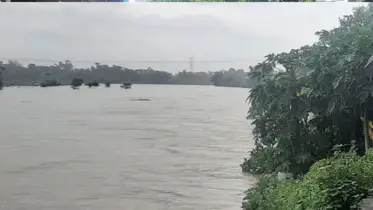 বিপদসীমার উপরে হালদার পানি