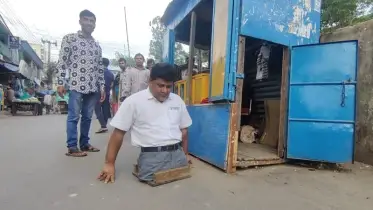 দুই পা হারিয়েও জীবনযুদ্ধের এক সাহসী সৈনিক বেলাল
