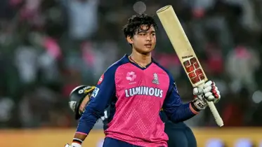 ১৪ বছর বয়সে সেঞ্চুরি, কে এই বৈভব