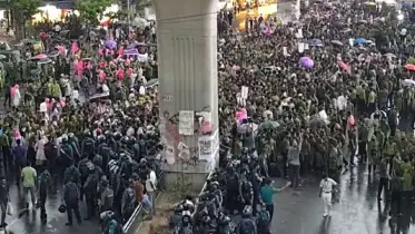 ব্যারিকেড ভেঙে শাহবাগের নিয়ন্ত্রণ নিলেন আন্দোলনরত নার্সিং শিক্ষার্থীরা