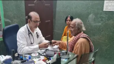 দিল্লির চাকরি ছেড়ে গ্রামে ফিরে জীবন বাঁচাচ্ছেন ডা. রহমান