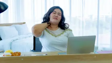 দীর্ঘ সময় ডেস্কে বসে কাজ করলে শরীরের যেসব ক্ষতি হয়