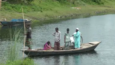 চরম দুর্ভোগে ধরলা নদীর দুই পাড়ের কয়েক হাজার মানুষ