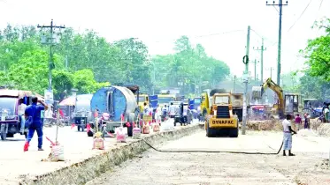 চাঁপাইনবাবগঞ্জ-সোনামসজিদ সড়ক প্রশস্তকরণের কাজ শুরু