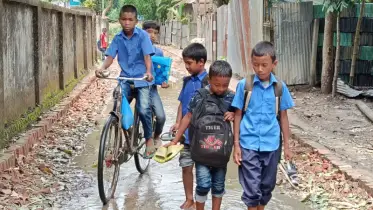 নির্মাণাধীন রাস্তা নিয়ে চরম ভোগান্তিতে শিক্ষার্থীসহ হাজারও মানুষ